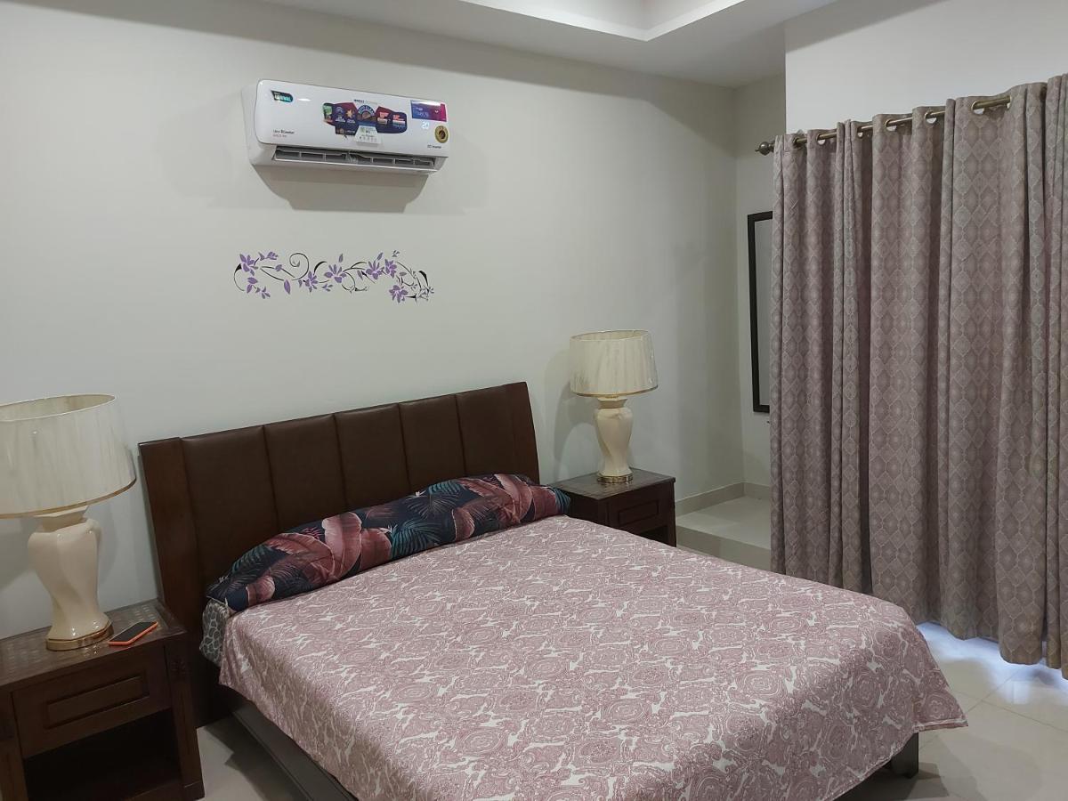The River View Apartment Rawalpindi Extérieur photo